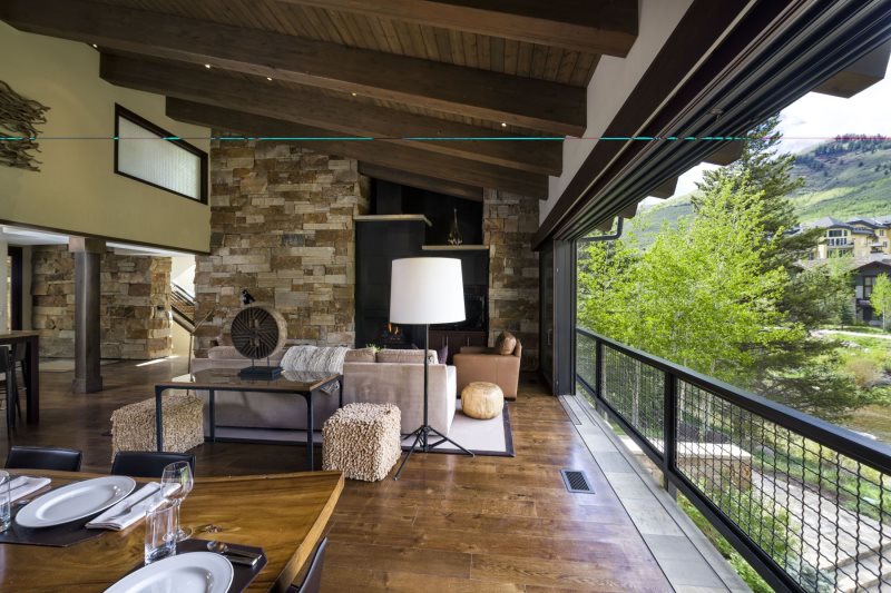 Stunning Home - Walk to Slopes